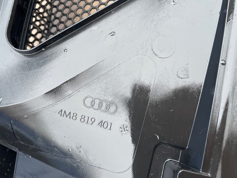 Жабо Audi Q8 2021