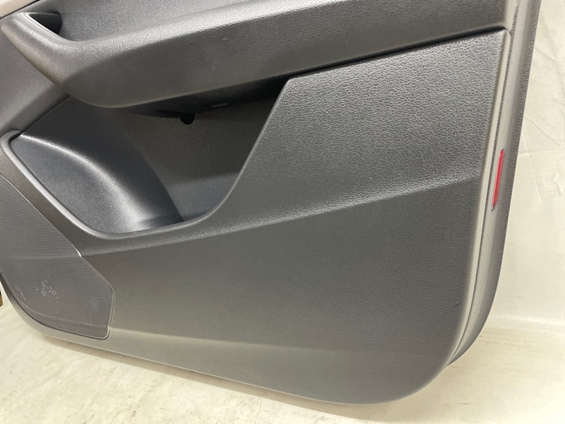Обшивка двери Audi Q8 2021