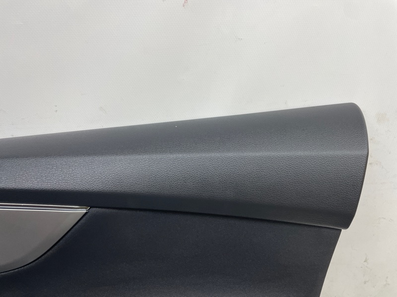 Обшивка двери Audi Q8 2021