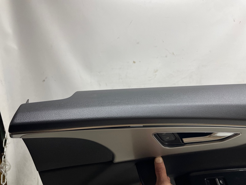 Обшивка двери Audi Q8 2021