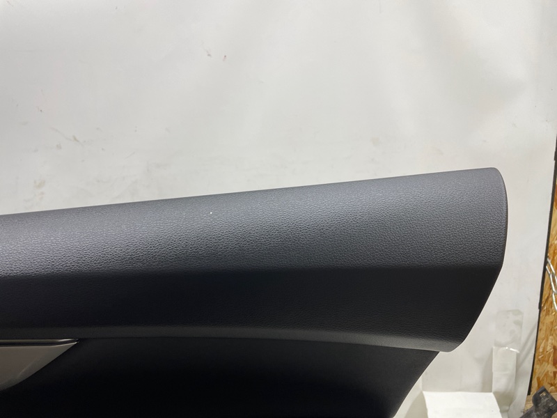 Обшивка двери Audi Q8 2021