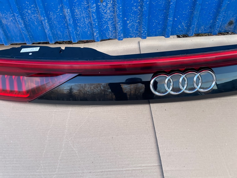 Фонарь Audi Q8 2021