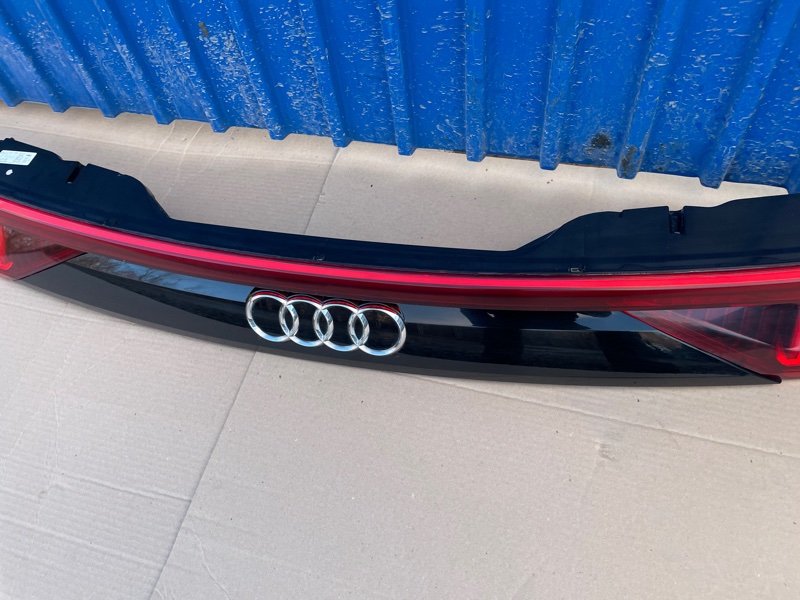 Фонарь Audi Q8 2021