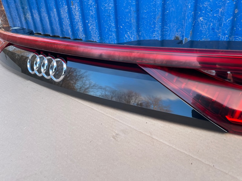 Фонарь Audi Q8 2021