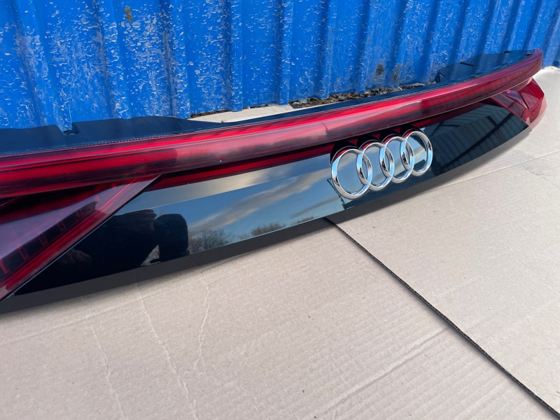 Фонарь Audi Q8 2021