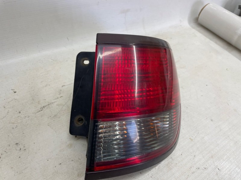 Фонарь Nissan AVENIR 2000 W11
