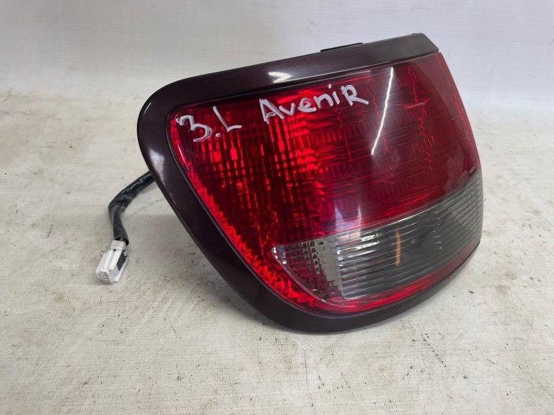Фонарь Nissan AVENIR 2000 W11