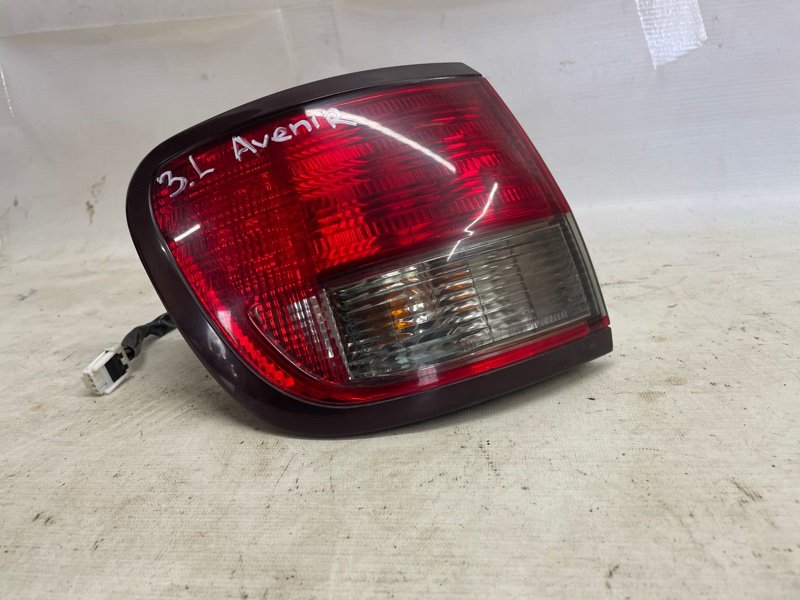 Фонарь Nissan AVENIR 2000 W11