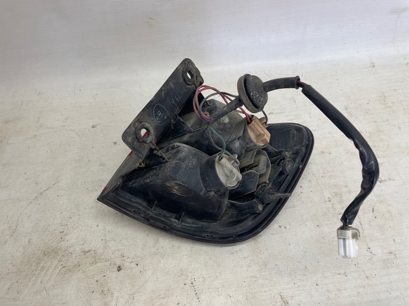 Фонарь Nissan AVENIR 2000 W11