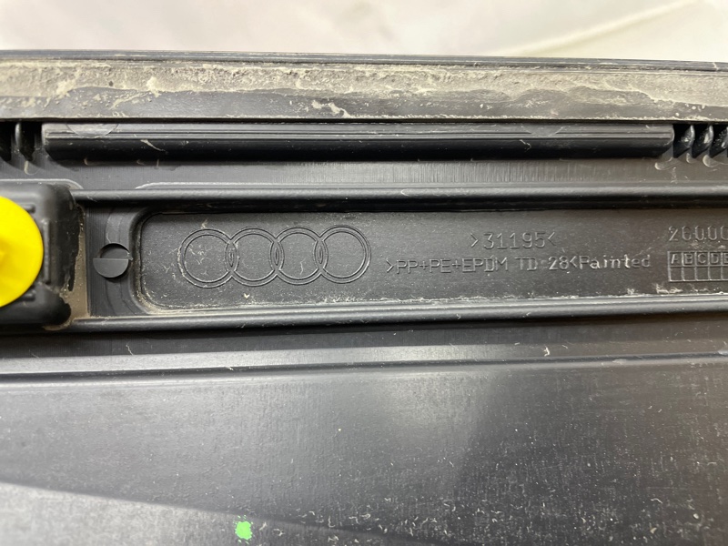 Накладка двери Audi Q8 2021