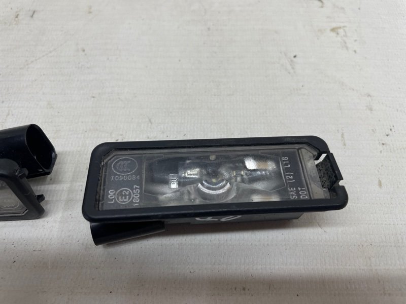 Подсветка номера Audi Q8 2021