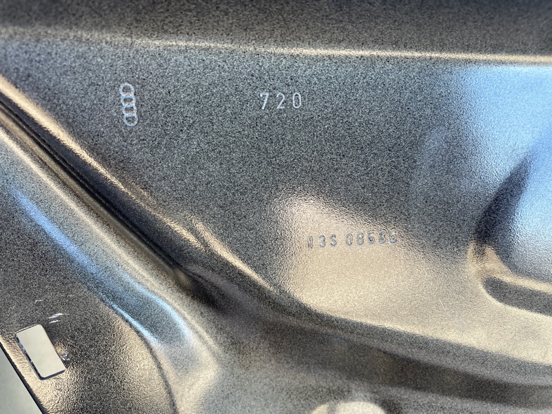 Дверь Audi Q8 2021