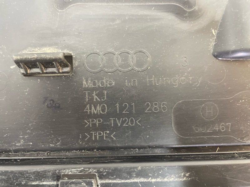 Дефлектор радиатора Audi Q8 2021