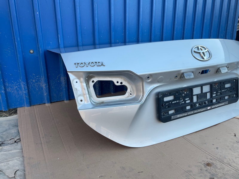 Крышка багажника Toyota Corolla 2014
