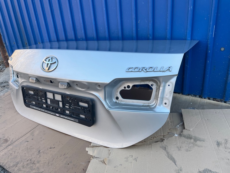 Крышка багажника Toyota Corolla 2014