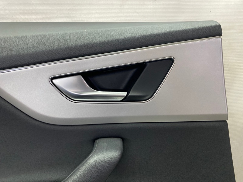 Обшивка двери Audi Q8 2021