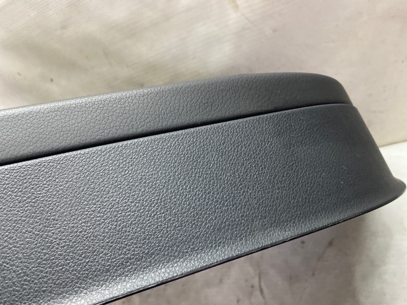 Обшивка двери Audi Q8 2021