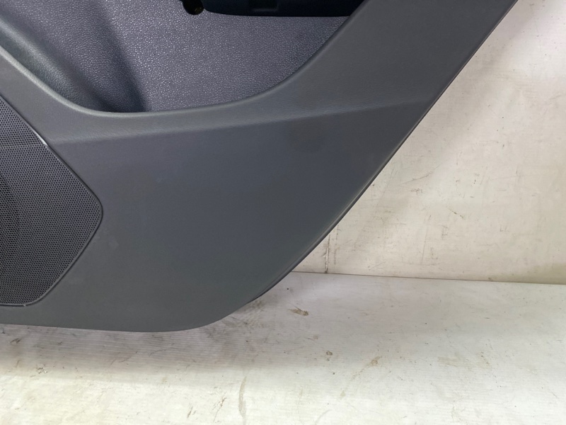 Обшивка двери Audi Q8 2021