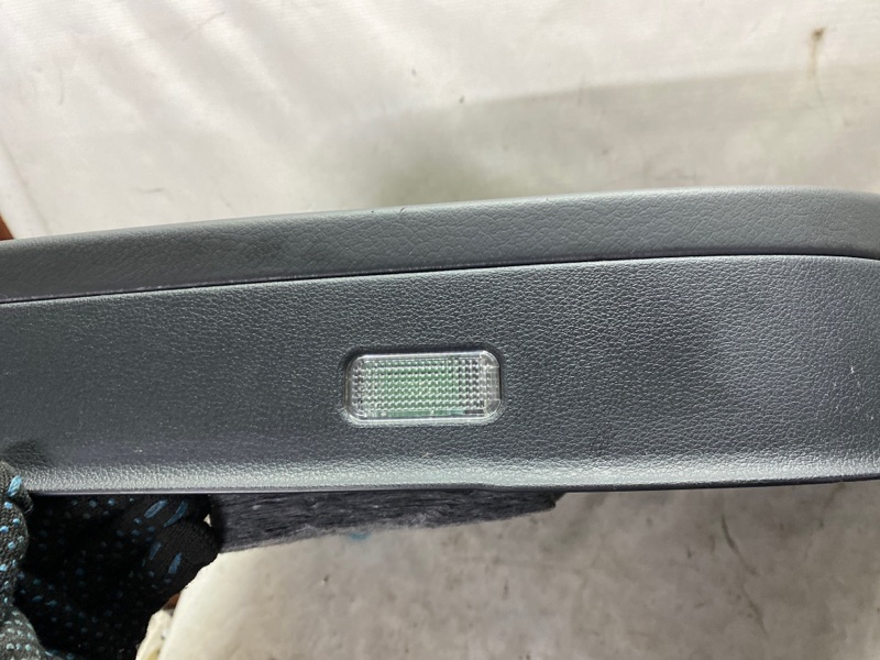 Обшивка двери Audi Q8 2021