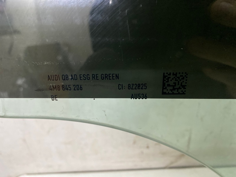 Стекло двери Audi Q8 2021