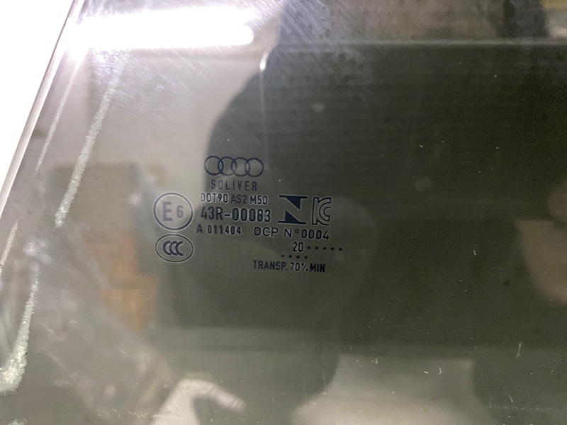 Стекло двери Audi Q8 2021