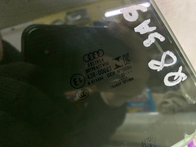 Стекло двери Audi Q8 2021