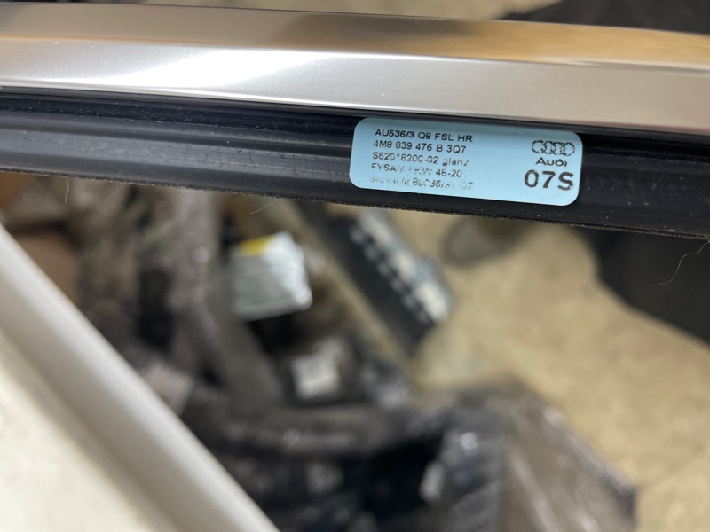 Молдинг стекла Audi Q8 2021