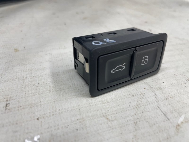 Кнопка открывания багажника Audi Q8 2021