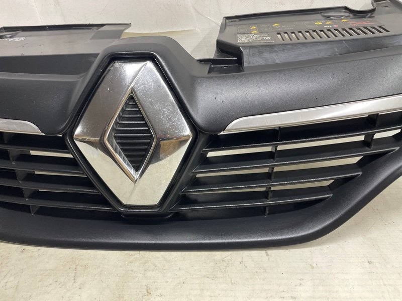 Решетка радиатора Renault Logan 2018 L8