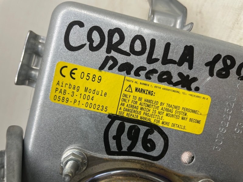 Подушка безопасности в торпедо Toyota Corolla 2014