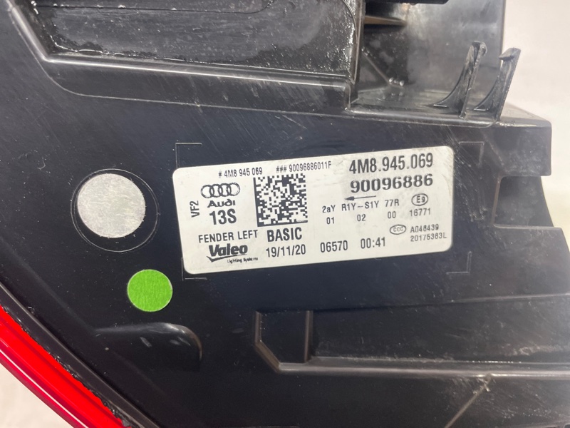 Фонарь Audi Q8 2021
