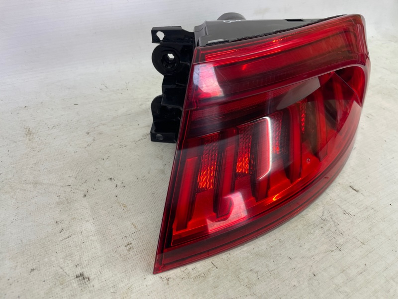 Фонарь Audi Q8 2021