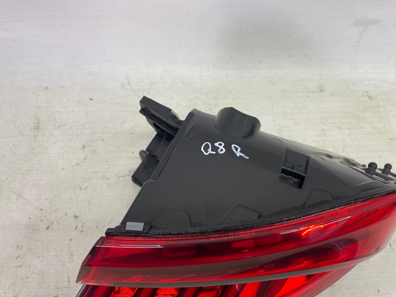 Фонарь Audi Q8 2021