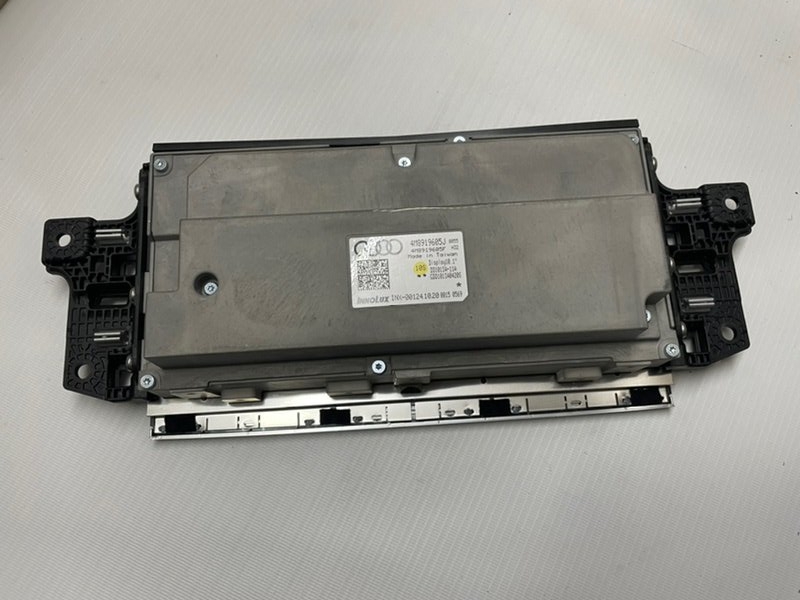 Дисплей Audi Q8 2021