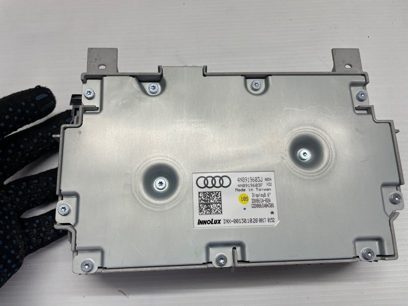 Дисплей информационный Audi Q8 2021