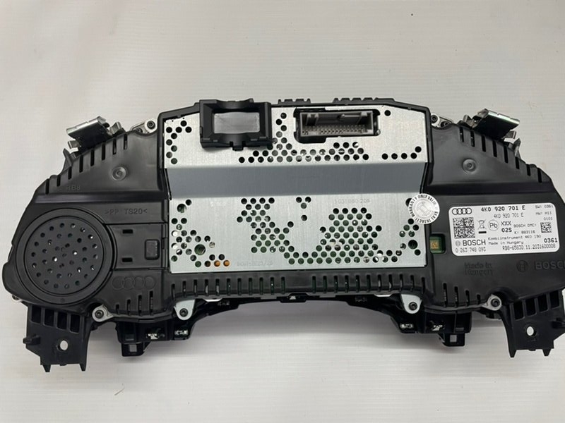 Панель приборов Audi Q8 2021