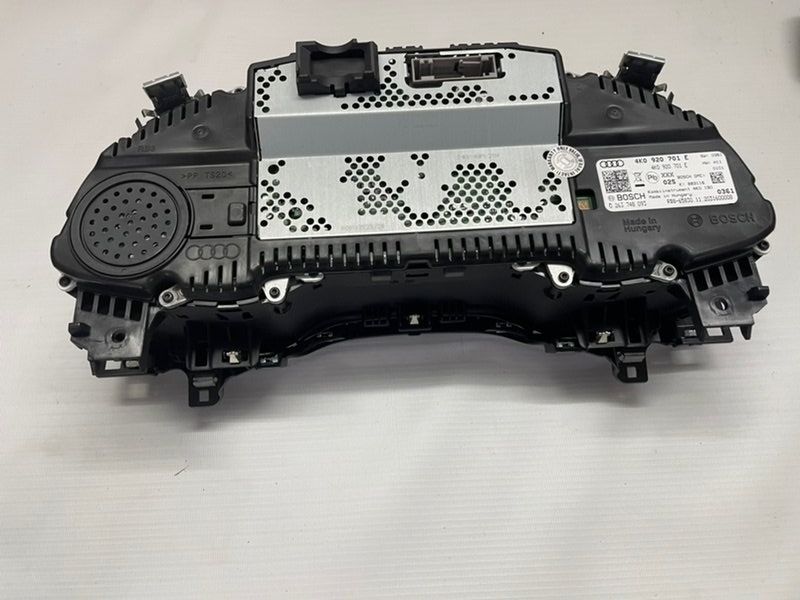 Панель приборов Audi Q8 2021