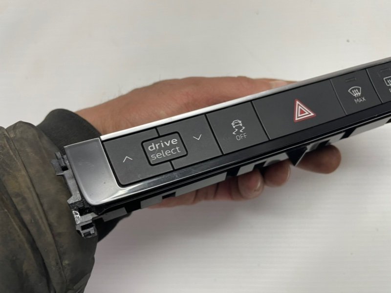 Блок кнопок Audi Q8 2021