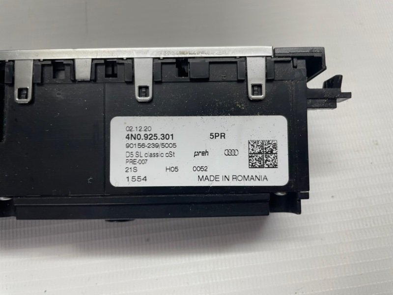 Блок кнопок Audi Q8 2021
