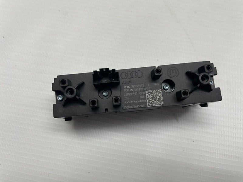 Блок кнопок Audi Q8 2021