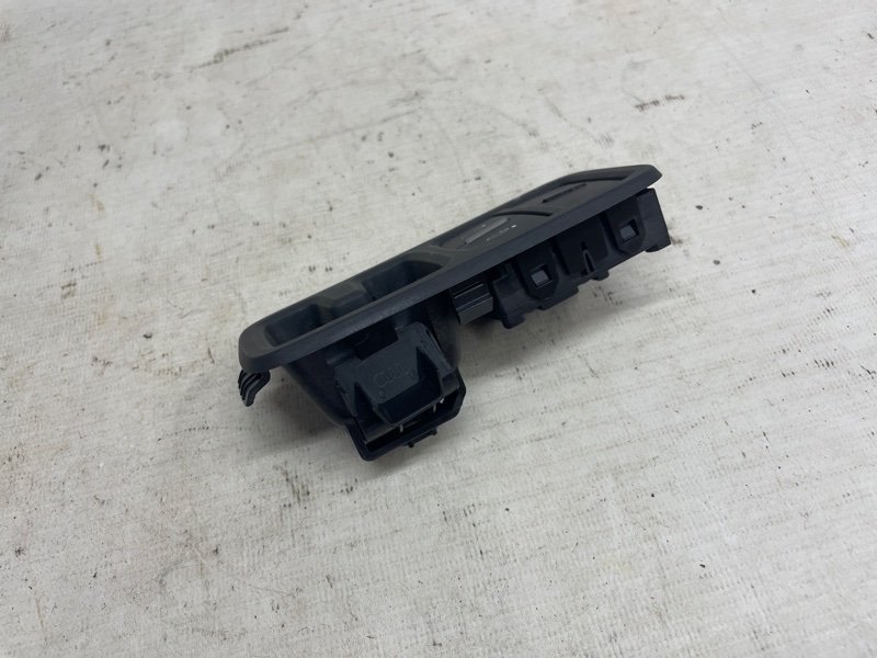 Блок кнопок Audi Q8 2021