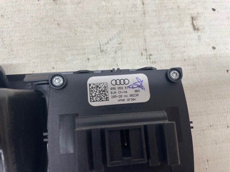 Блок кнопок Audi Q8 2021