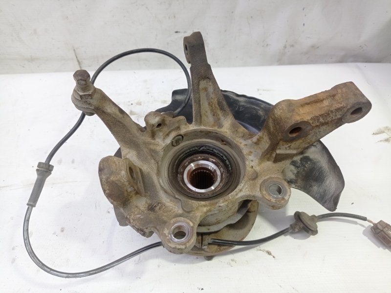 Кулак поворотный Nissan AVENIR 2000 W11