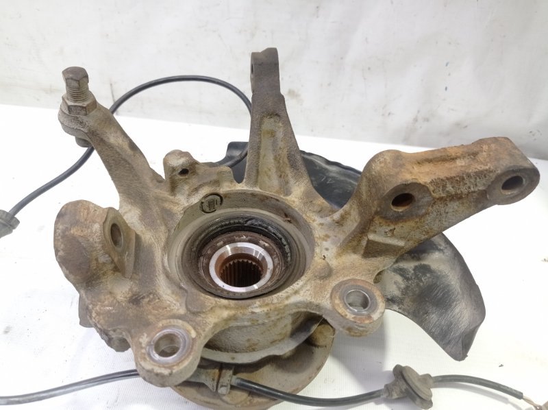 Кулак поворотный Nissan AVENIR 2000 W11
