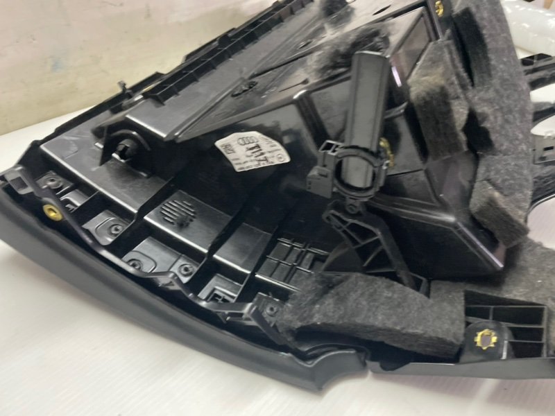 Бардачок Audi Q8 2021