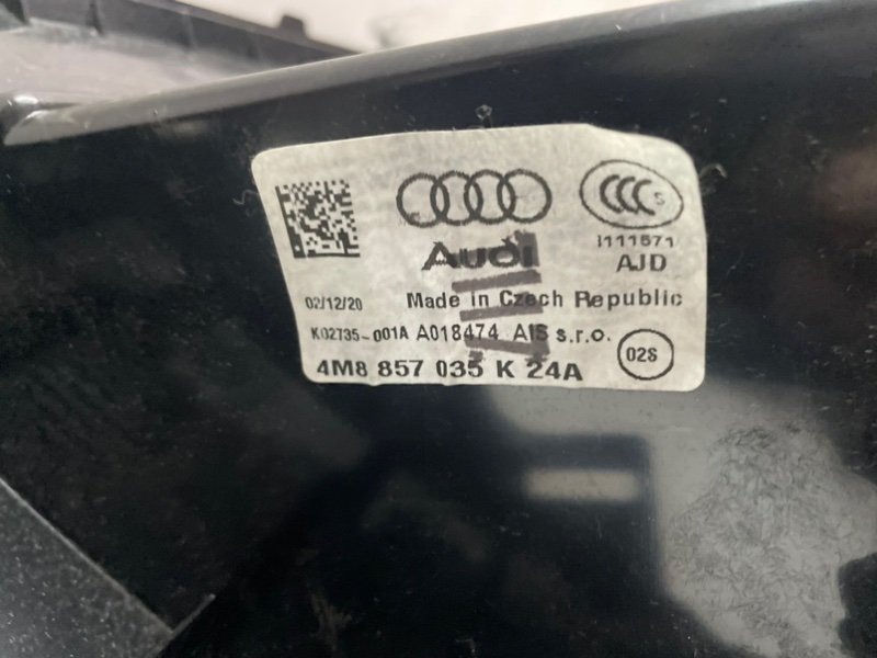 Бардачок Audi Q8 2021