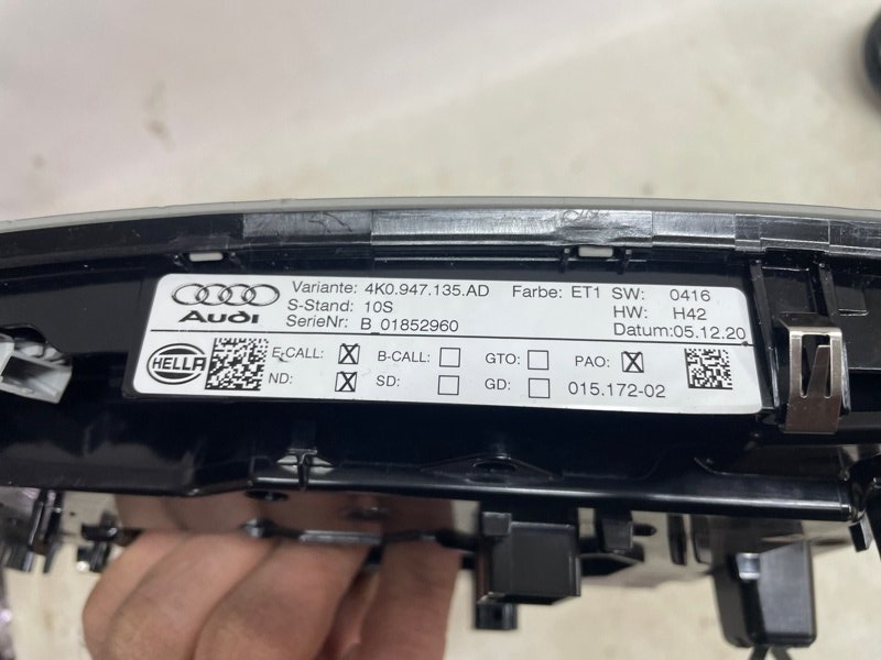 Плафон салона Audi Q8 2021