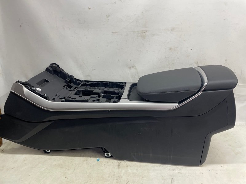 Подлокотник Audi Q8 2021