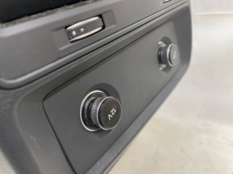 Подлокотник Audi Q8 2021