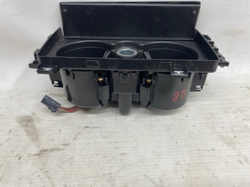 Подстаканник Audi Q8 2021